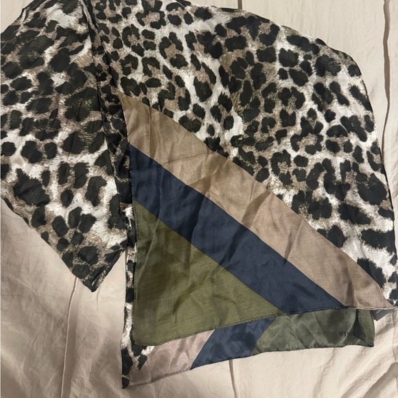 Vince Camuto Silk Blend Scarf - Leopard & Color Block Design - Pre-Owned - Picture 2 of 5